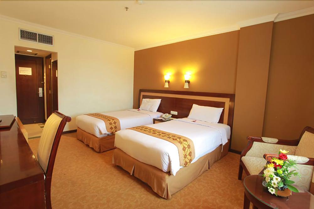 Semesta Heritage Hotel & Convention Semarang Ngoại thất bức ảnh