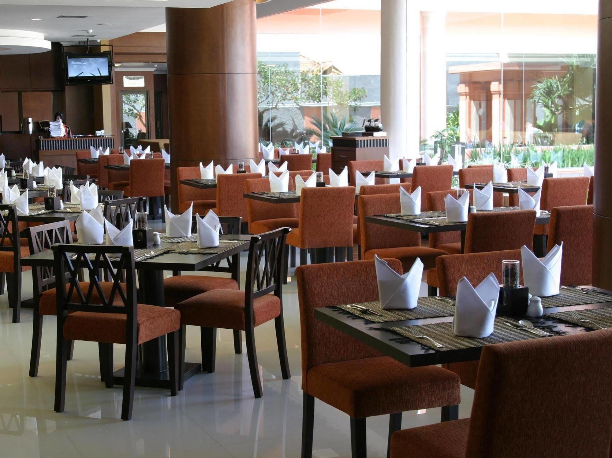 Semesta Heritage Hotel & Convention Semarang Ngoại thất bức ảnh